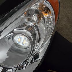 2013 hyundai sonata left headlight assembly and bulbs