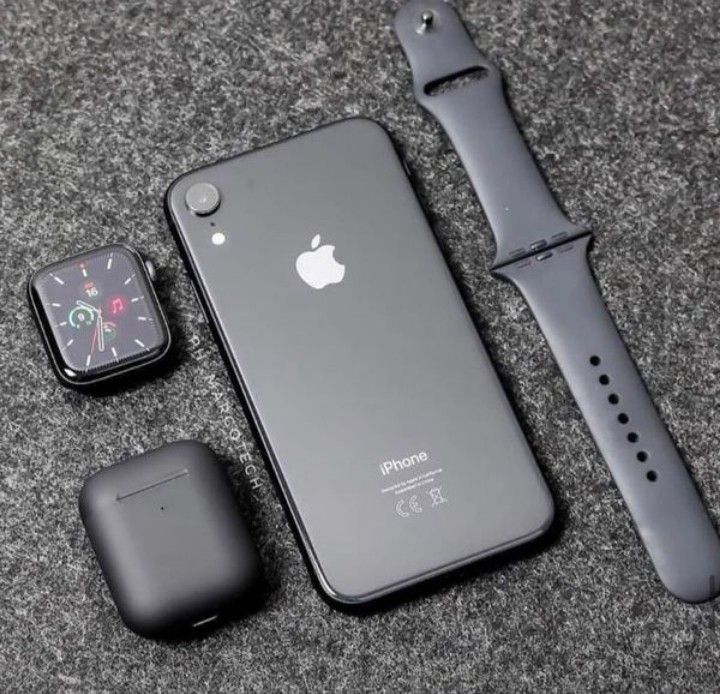 iPhone xr with apple watch