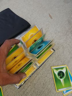 Bunch of pokemon cards