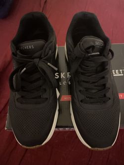 Sketchers Stand on Air
