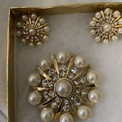 Pearl Broach And  Earring Set