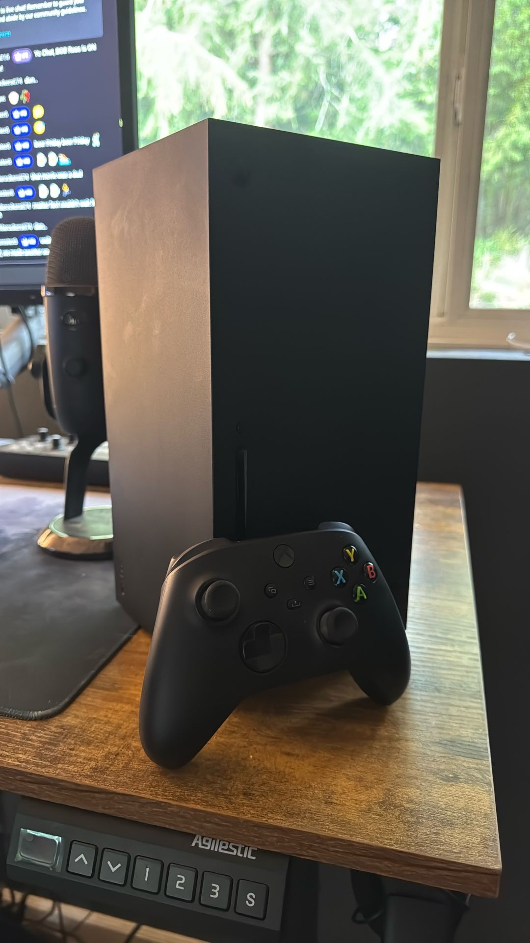 Xbox Series X - 1TB HD w/ Controller 