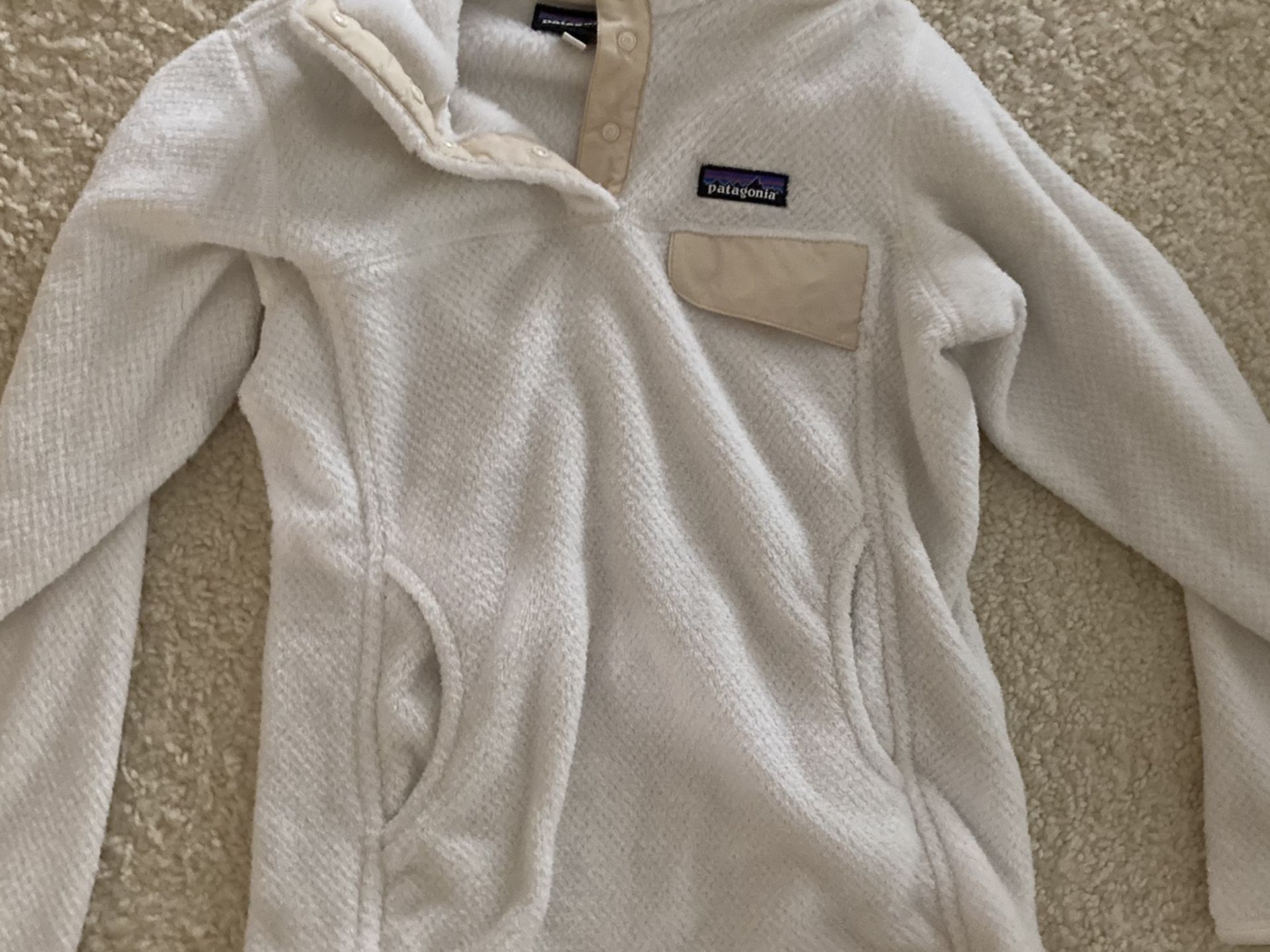 Women’s size xs white Patagonia pullover
