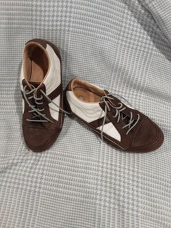 Ugg Australia leather low profile lace up sneaker casual size 10.5 $25 obo