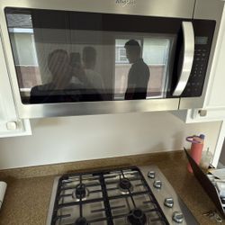Whirlpool Black Hood Fan Microwave – Clean & Works Great!