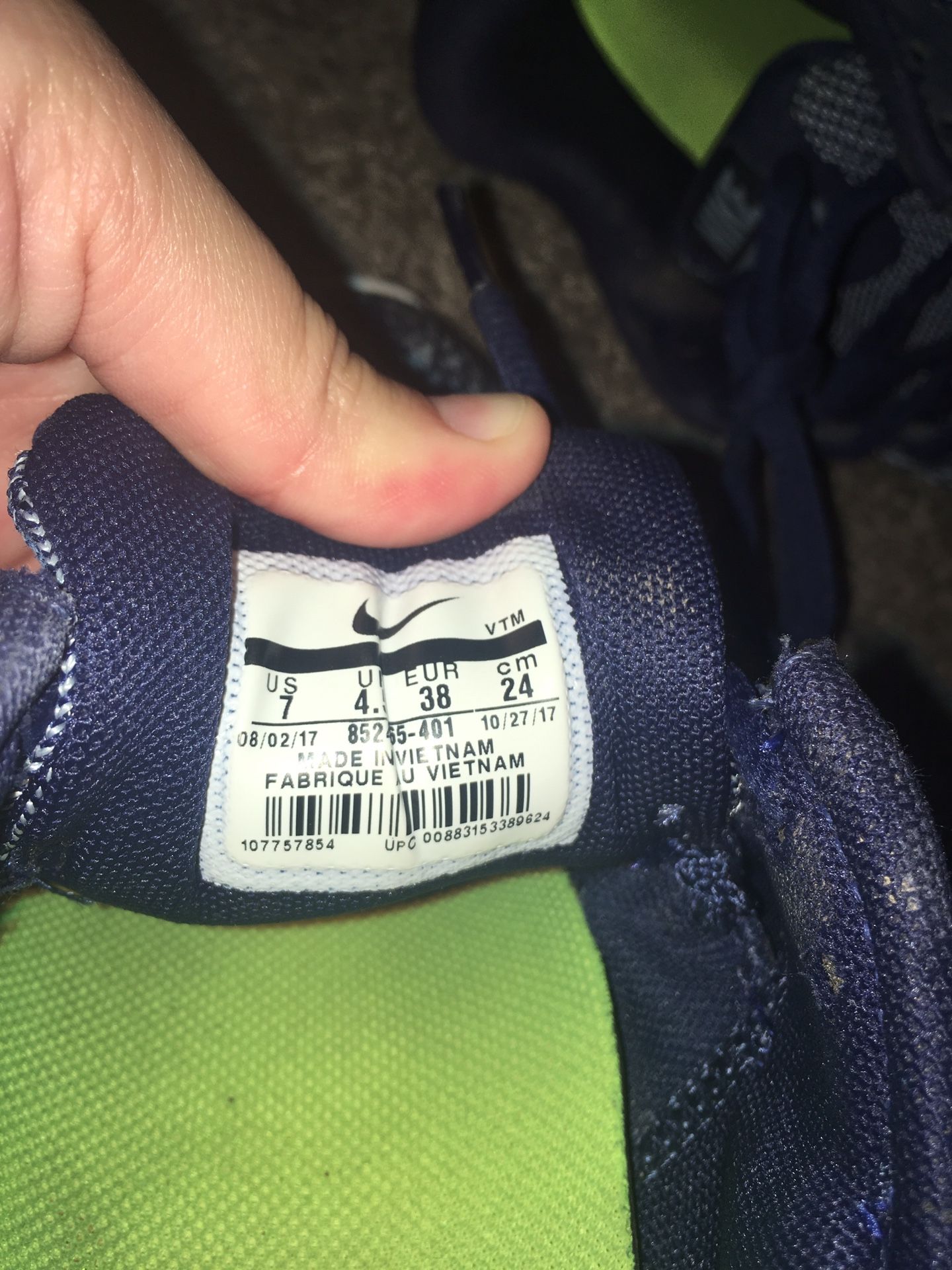 WOMAN NIKES