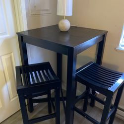 High Table With 2 Stools