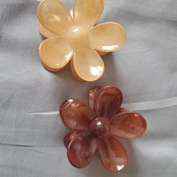 2 Flower Claw Clips