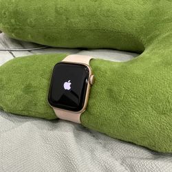 Apple Watch SE 40mm Gold (Rose Gold / Pink)– Excellent Condition