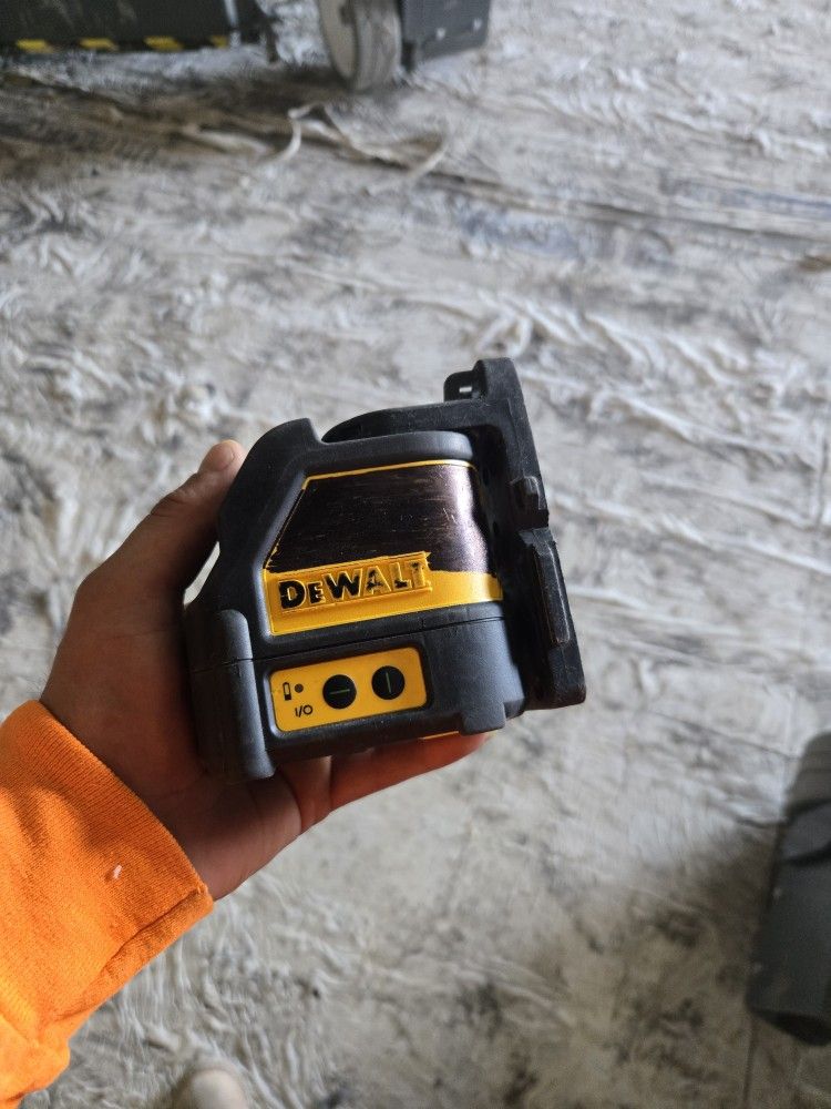 Dewalt Leiser De Cruz