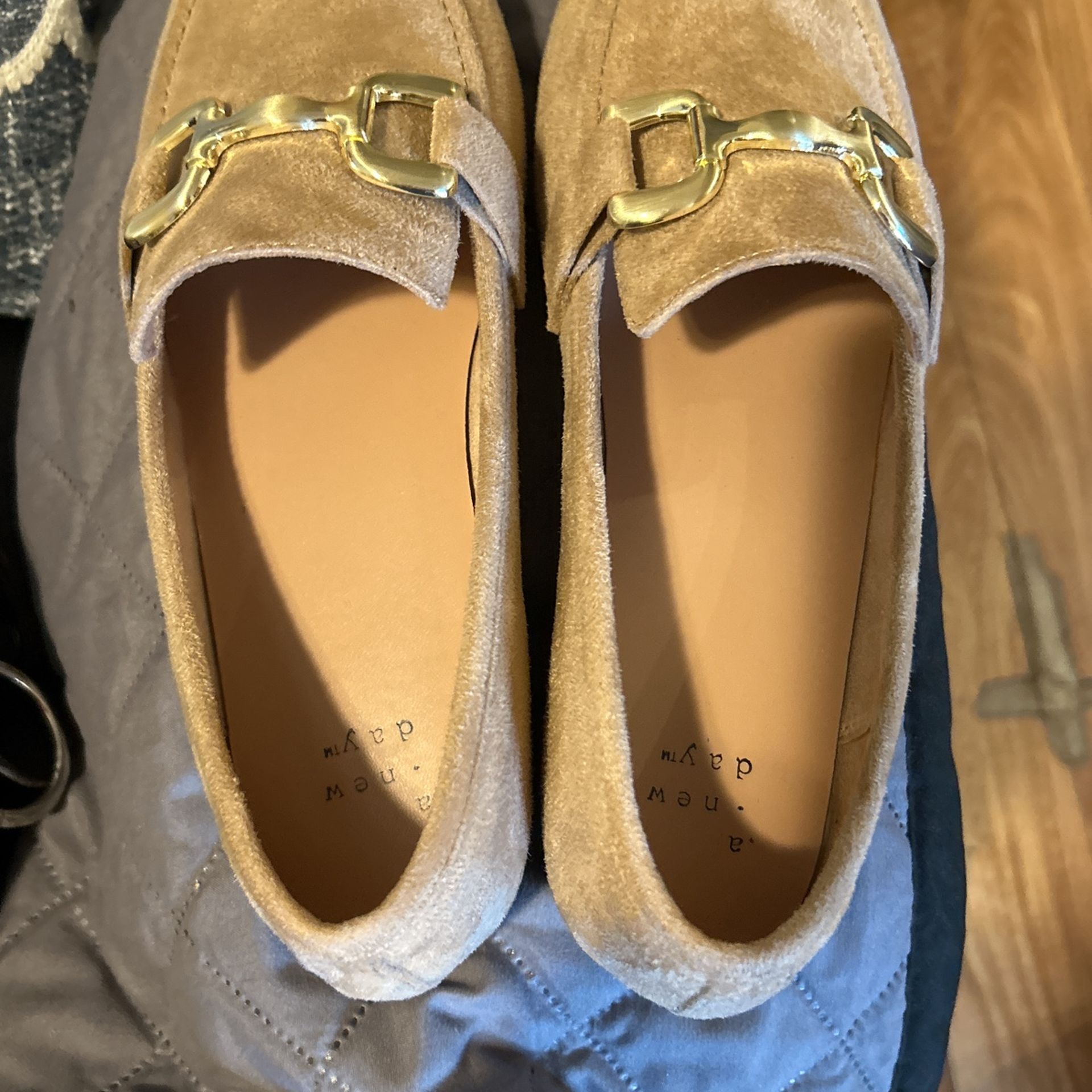NEW Ae866 Carolyn Flats Beige, 8 1/2,