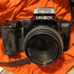 Minolta Maxxum 5000i 35mm SLR film camera
