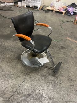 Salon chair