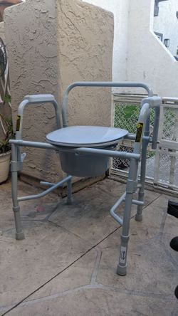 Accessible toilet seat