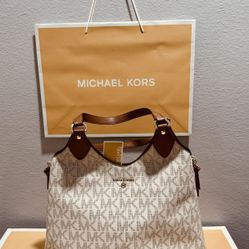 NEW AUTHENTIC MICHAEL KORS PURSE 