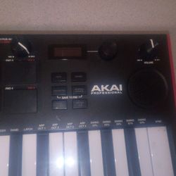 AKAI MPK Mini play profesional