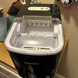 Igloo Black Ice Machine