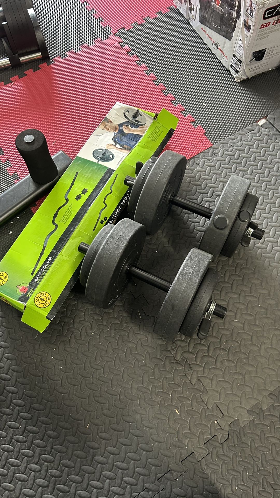 New pair of 20lb adjustable dumbbells. New in box 📦 40lb in total and curl bar