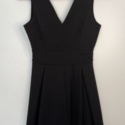 Black V Dress Size M