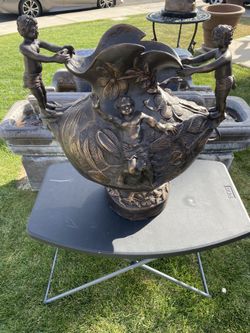 Bronze  Base  Whit  Cherubs 