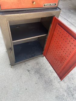 Tool chest