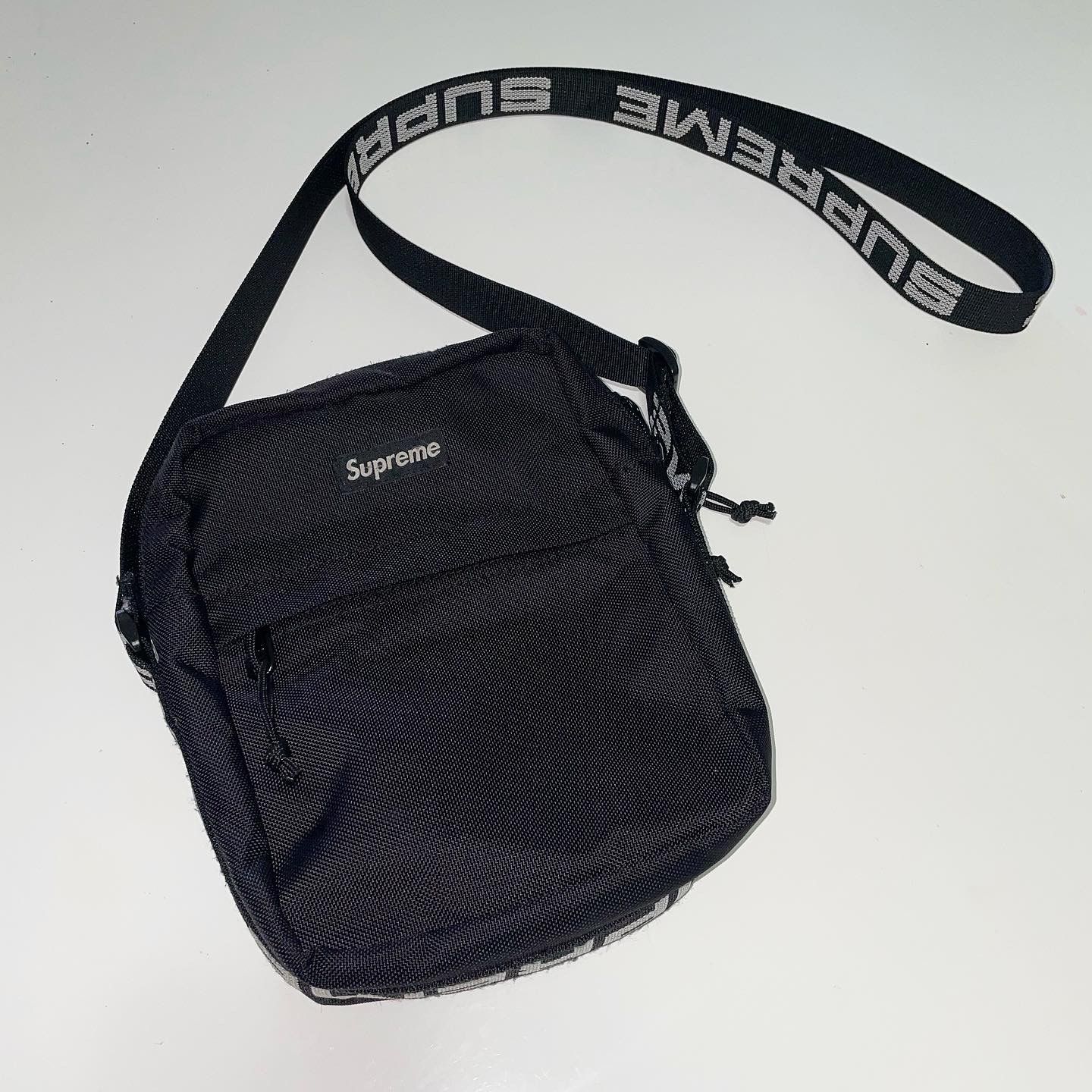 SUPREME 2018 Shoulder Bag