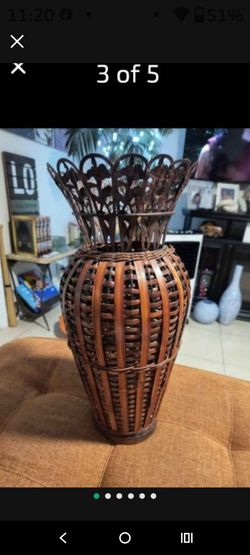Wicker & Metal vase is in New condition! Vintage,