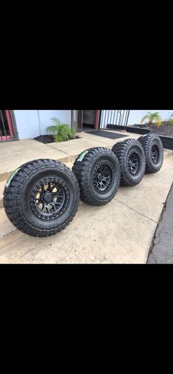17" LOCK rims w/ 33" RT tires