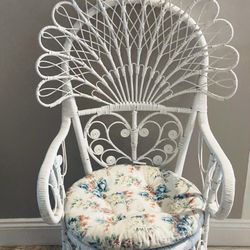 Vintage Boho Shabby Chic White Whicker Peacock Chair