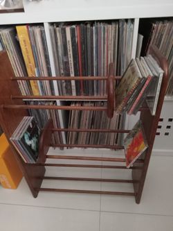 Estante de Madera para CDS ...wooden Shelf to put CDS 