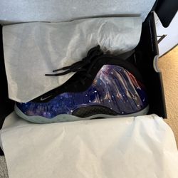 Galaxy Nike Foamposites Size 9.5 