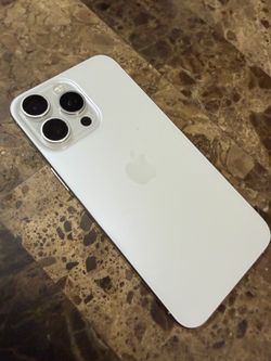 📱 iPhone 15 Pro Max 256GB – Unlocked – Great Condition – $725 OBO
