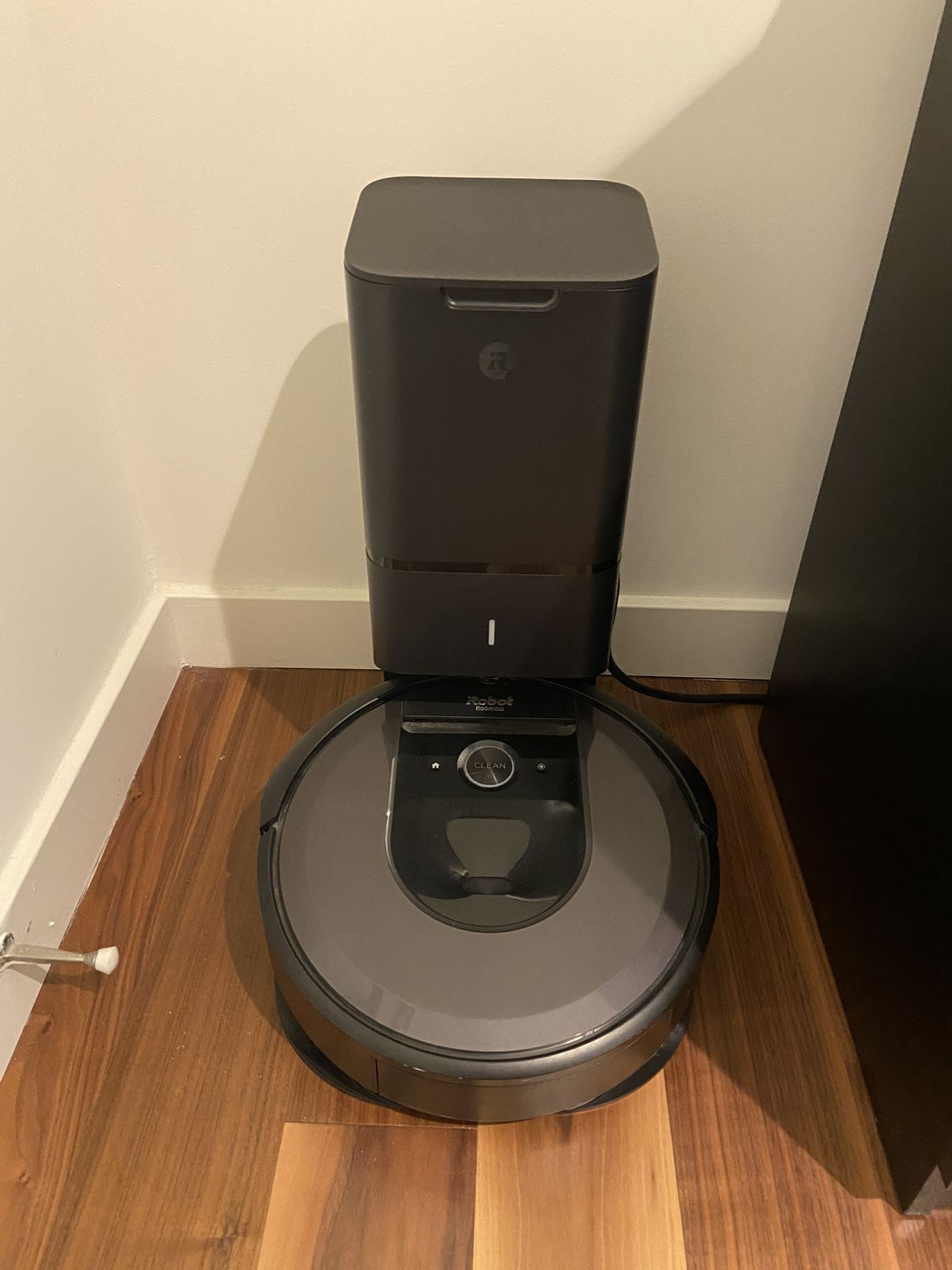 iRobot Roomba i7+ (7550) Robot Vacuum with Automatic Dirt Disposal