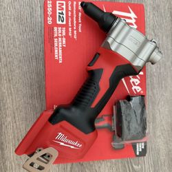Milwaukee M12 12-Volt Lithium-Ion Cordless Rivet