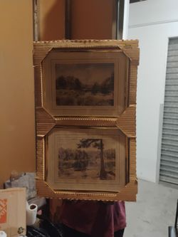 2 picture frame set