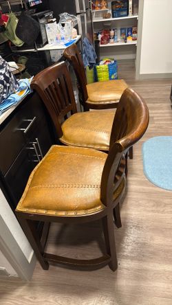 3 barstools