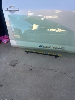 RIGHT PASSENGER SIDE FRONT DOOR GLASS 2020 TOYOTA PRIUS OEM