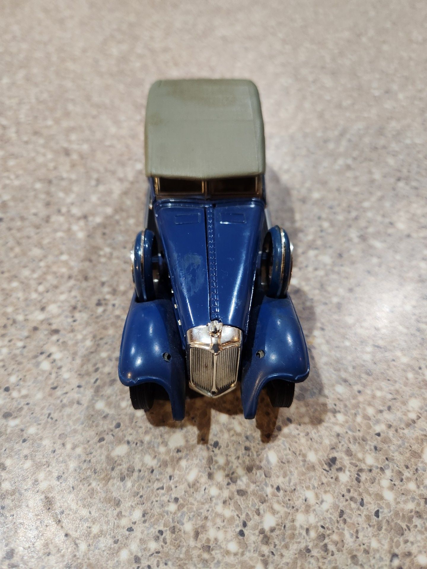 1:18 Signature Models 1930 Packard Victoria – Die-Cast