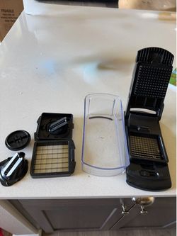 MOVING SALE!! VEGETABLE CUTTER