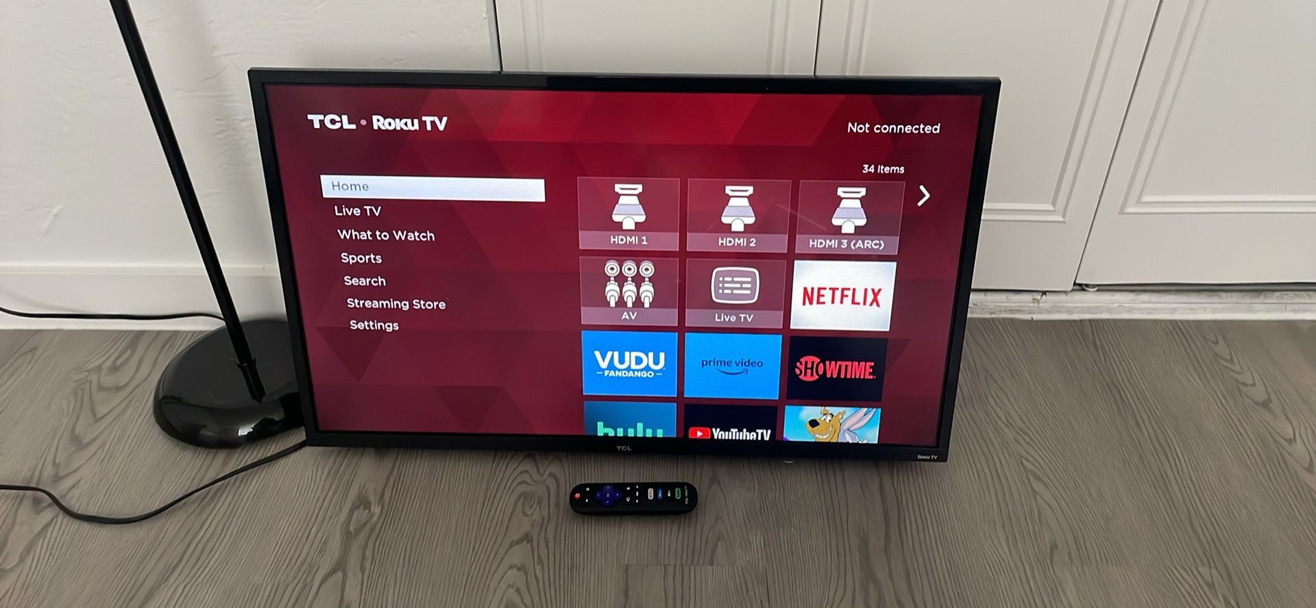 TCL ROKU TV 28” With Wall Mount