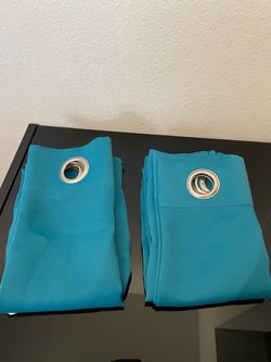 Juego de cortinas teal 40x63” cada cortina usadas en buen estado.  Solo para recoger