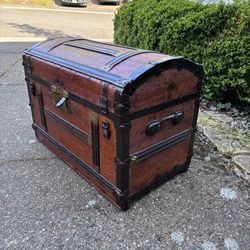 Hidden spacious cat litter box