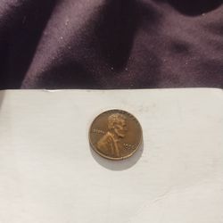 1956 Wheat Penny No Mint Mark Air Lincoln Sitting On Rim