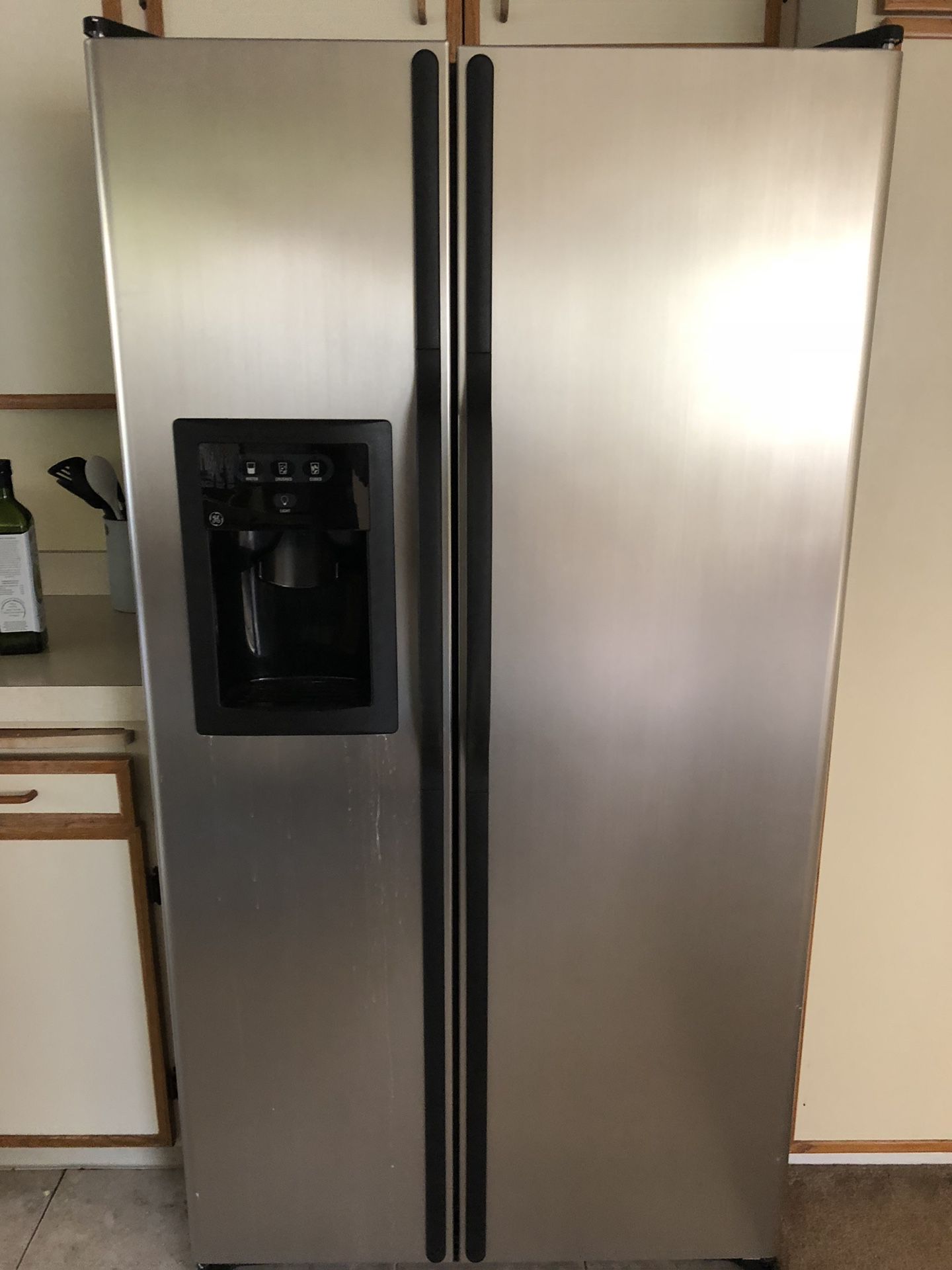 GE Side-by-side refrigerator GSL25IFRF BS