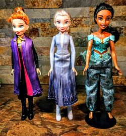 Disney3-Lot Of Frozen /  Aladdin Line • 1-Elsa , 1-Ana ,1- Princess Jasmine  • Dolls Stand Approx. 11"-Tall.
