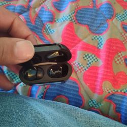 SMART LCD DISPLAY ANC BLUETOOTH EARBUDS 