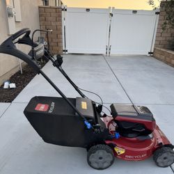 Toro Self-Propelled Lawn Mower- Battery Included
