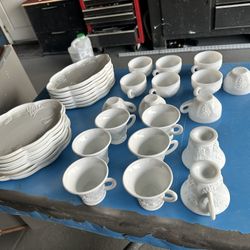  Vintage Milk Glass – Indiana Harvest Grape Collection (31 Pieces) Bring vintage charm to your table with this complete 31-piece set of Indiana Gla