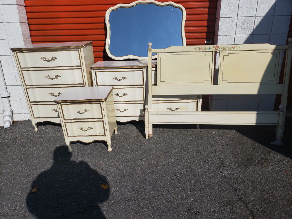French Provincial 5 Piece Bedroom Set