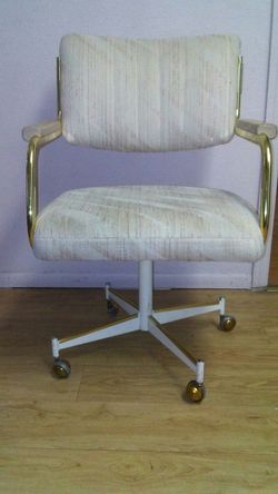 Swivel Chair on Wheels